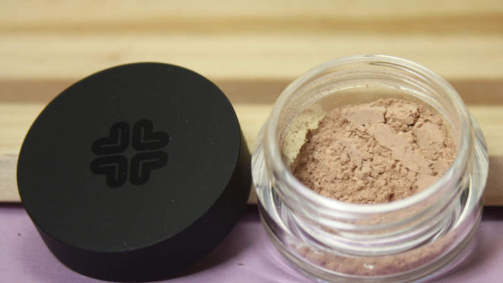 Mineral Foundation Lily Lolo Candy Cane